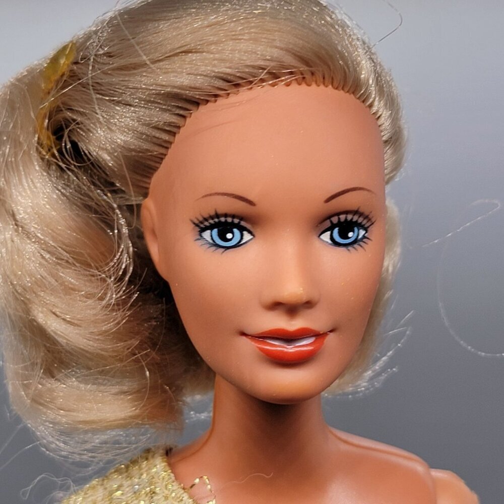 Vintage 1978 Kenner Darci Covergirl Doll in Disco Gold - Picture 9 of 11